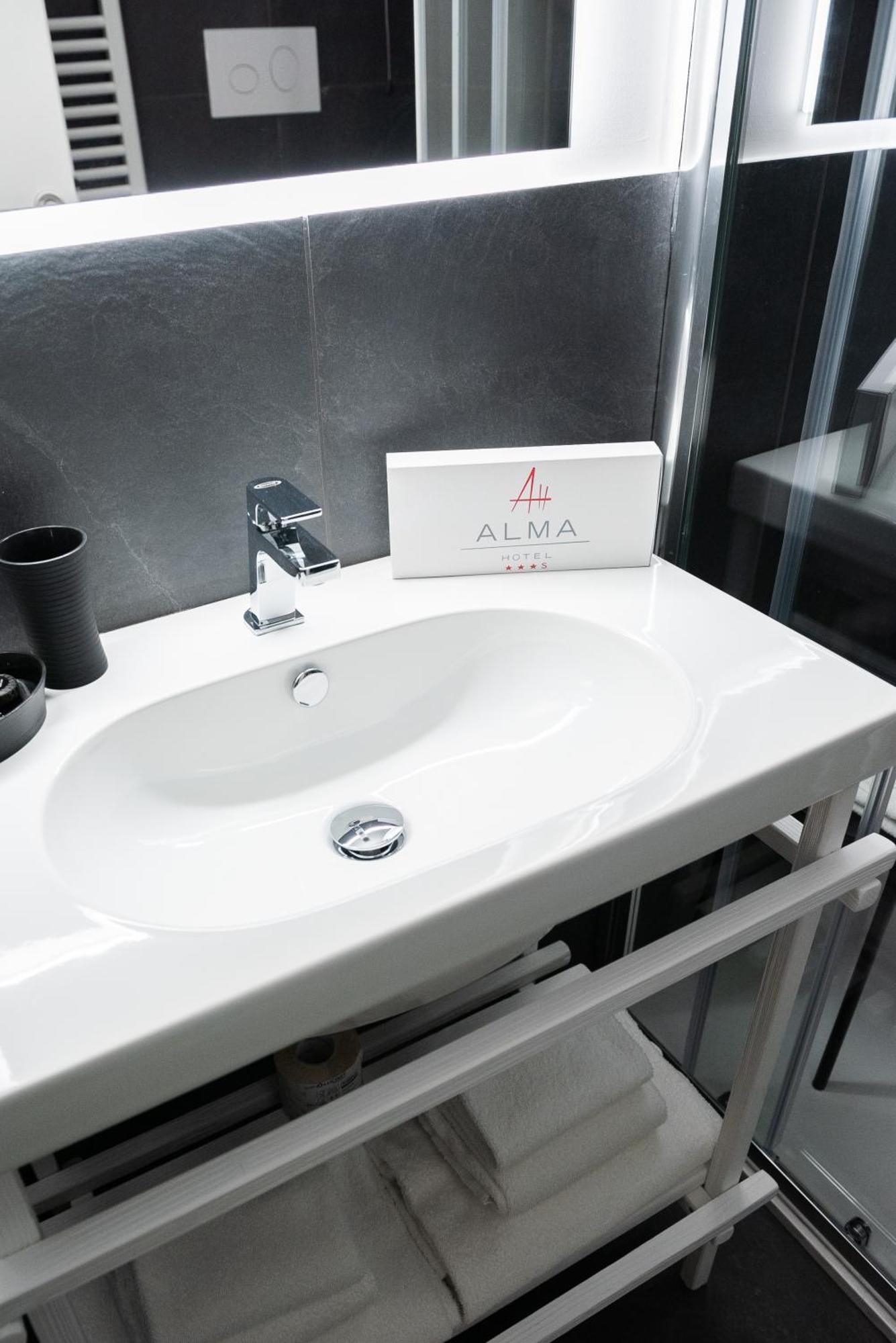 Alma Hotel Palermo Bagian luar foto